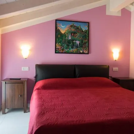 Viole, Cozy Attic Set In The Old Town Next To The Lejlighed *