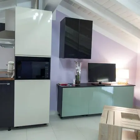 Viole, Cozy Attic Set In The Old Town Next To The Appartement Arona