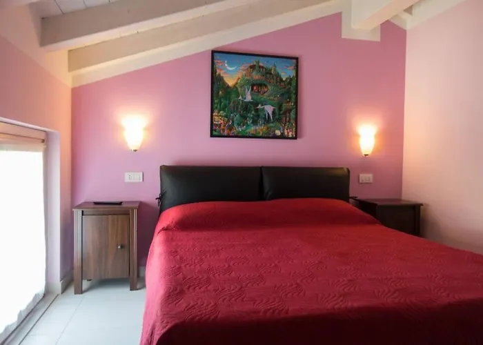 Viole, Cozy Attic Set In The Old Town Next To The Apartament *