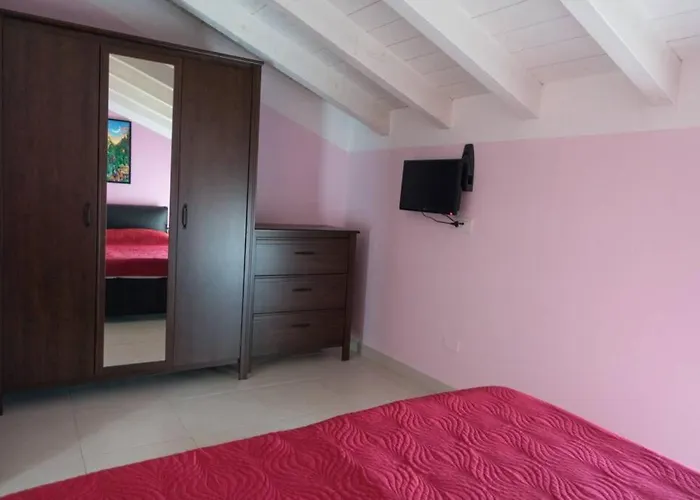 Viole, Cozy Attic Set In The Old Town Next To The Arona