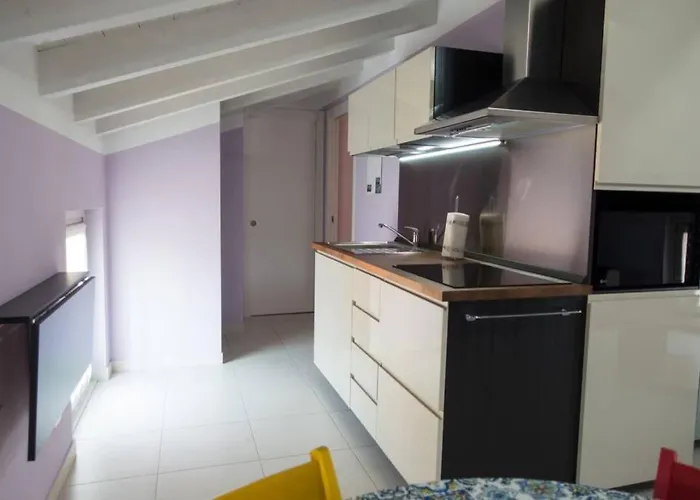 Viole, Cozy Attic Set In The Old Town Next To The Apartament *