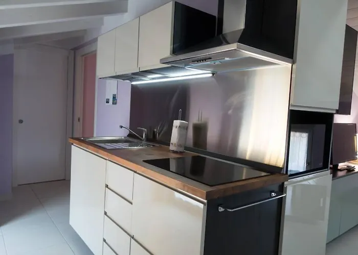 Viole, Cozy Attic Set In The Old Town Next To The Arona