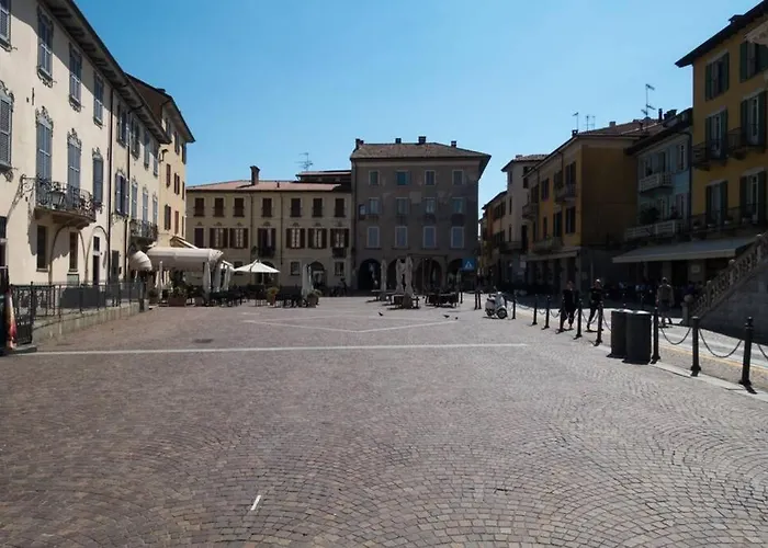 Viole, Cozy Attic Set In The Old Town Next To The * Arona
